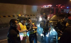 滬昆高速懷化段隧道發(fā)生貨車追尾起火，滯留人員依據(jù)隧道應(yīng)急疏散燈具安全疏散